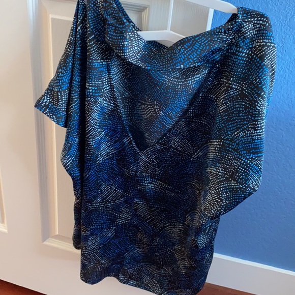 Forever21 loose top, deep V back, - Picture 3 of 4